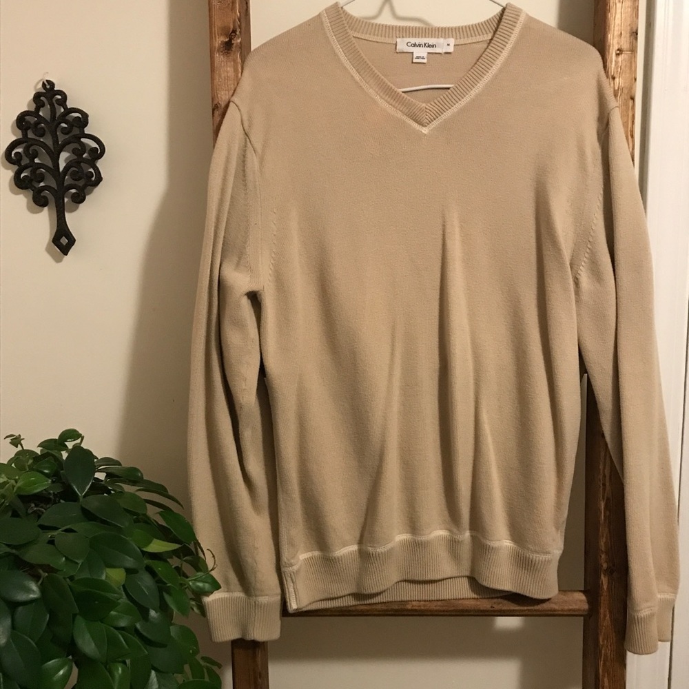 Calvin Klein Men's V Neck Tan Sweater Medium
